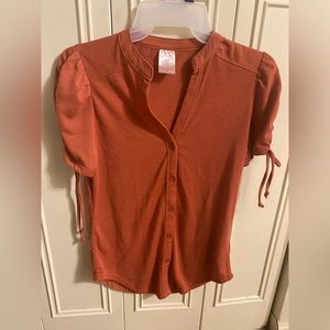 No boundaries peach button down short sleeve with tied sleeves